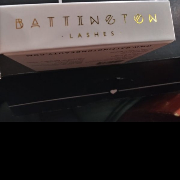 Lashes - Picture 2 of 4